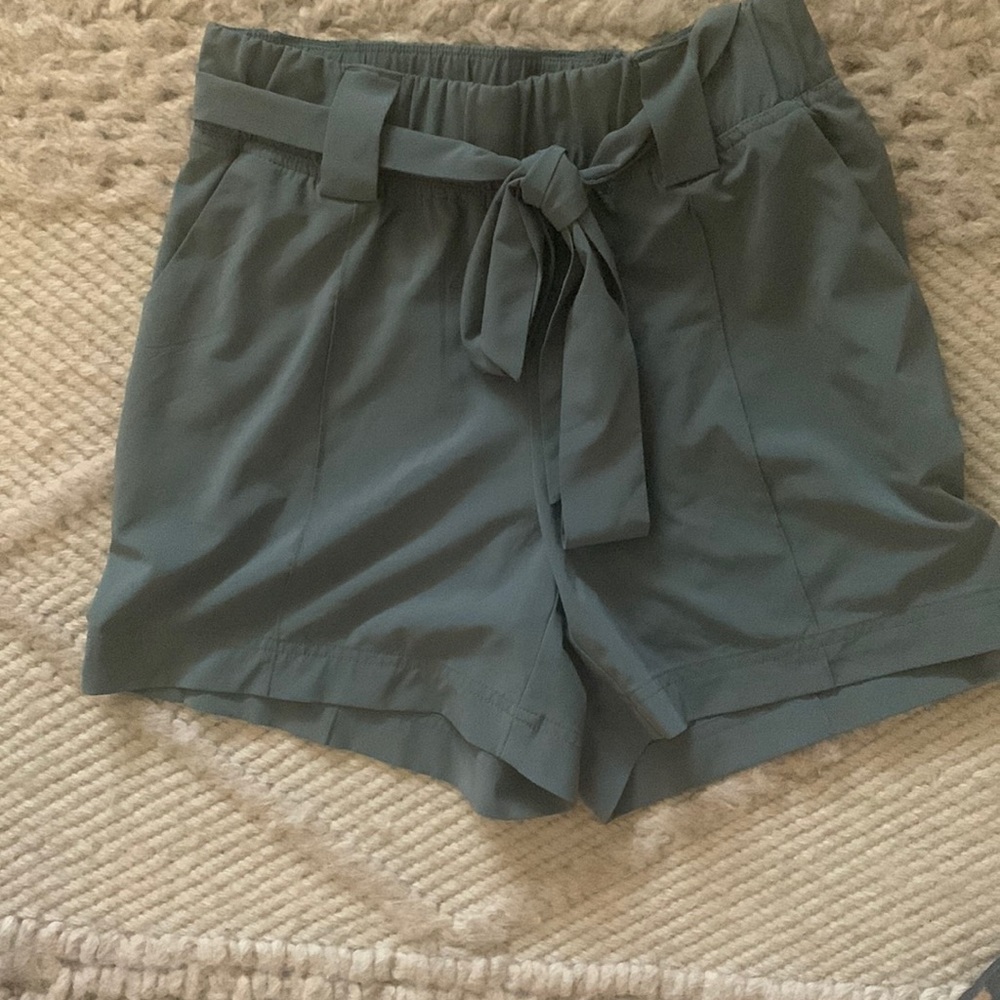 Athleta short